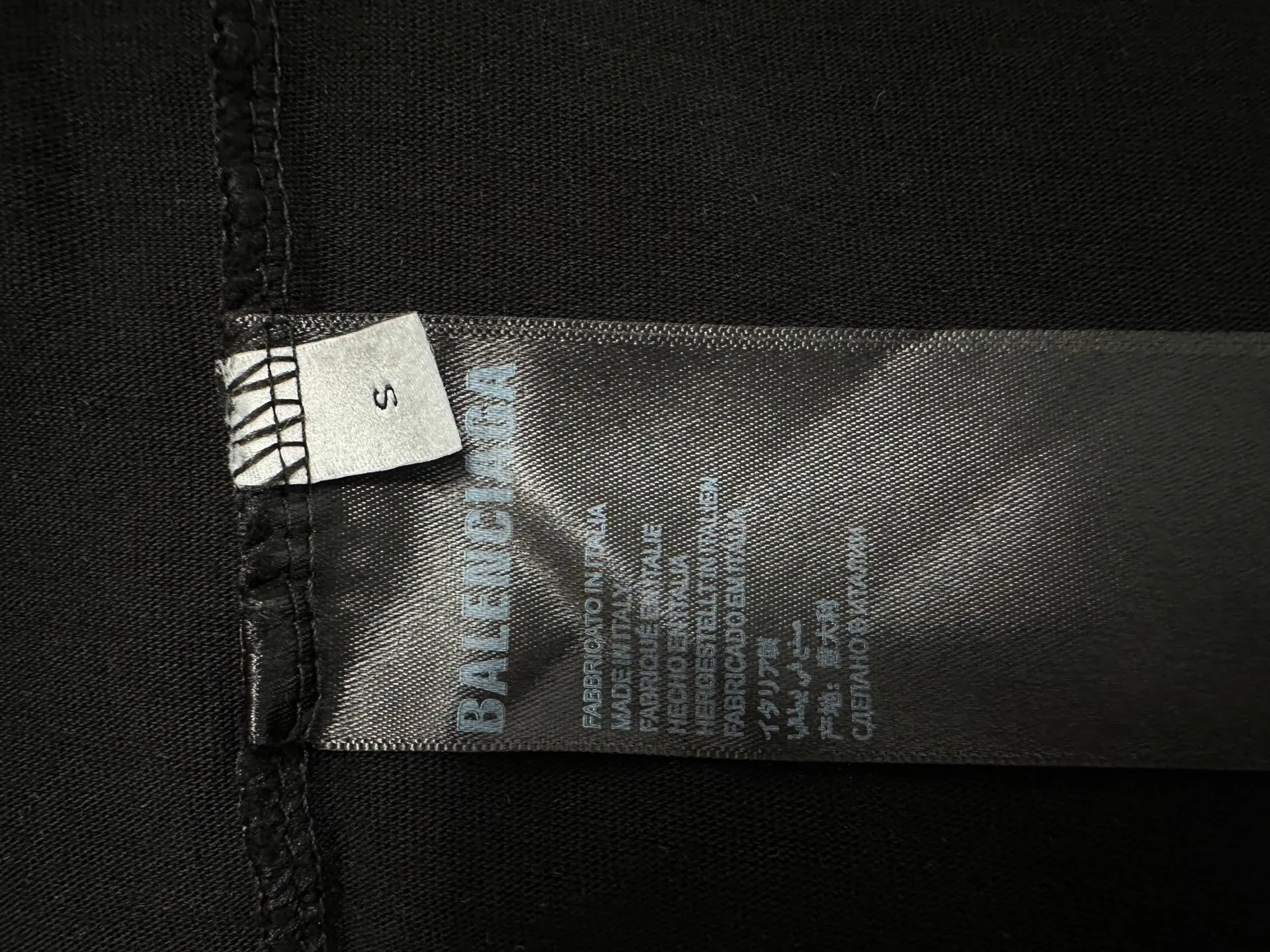 【Balenciaga】 25ss New Arrival T Series “ ” ， ， • （Kim Kardashian） （Michelle Yeoh） ， 。 ， 1 、 、 ， 。 Series ， （ 2025 Temerario） ， 。 Size：xs-L